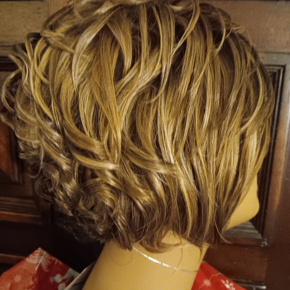 MyBelle Alexa Wig in Beeline Short Assymentrical Bob New with tags - Picture 2 of 7